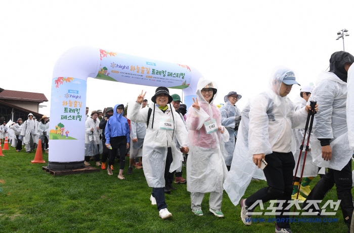  High1 Sky Forest Trail Trekking Festival, Participants Starting Trekking