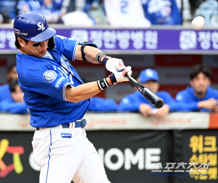  Kang Minho, sacrifice fly to add points