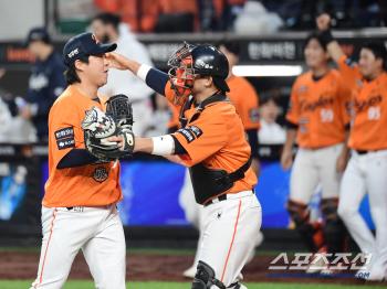  Kim Bumsoo, who kept his victory