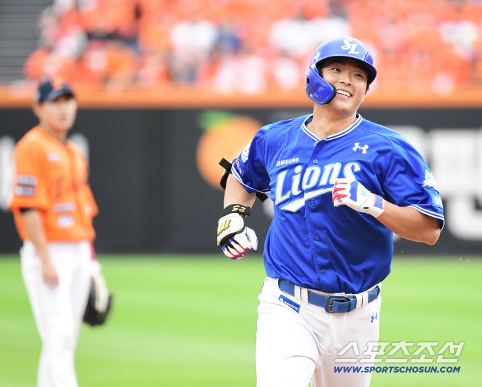  Kim Tae-hoon's exciting solo home run shot