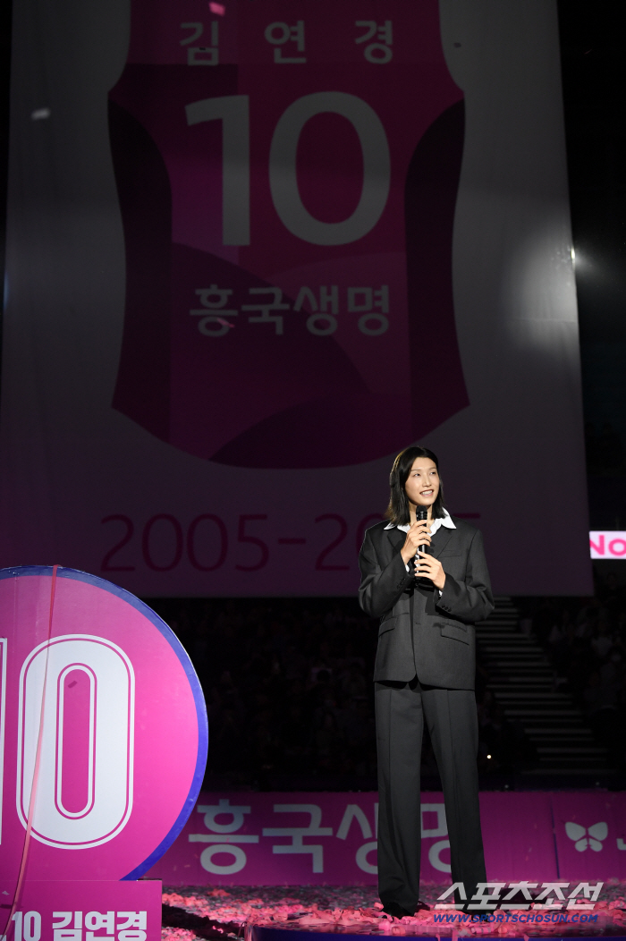  Kim Yeonkyung is leaving with a smile