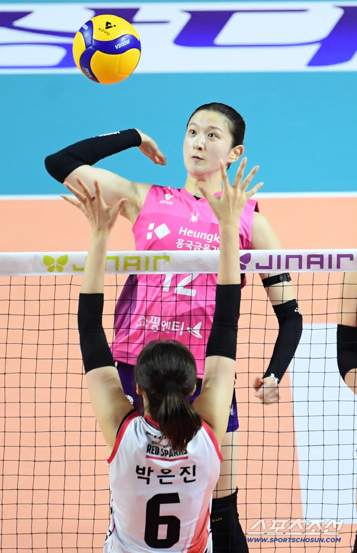  Lee Da Hyun's quick attack