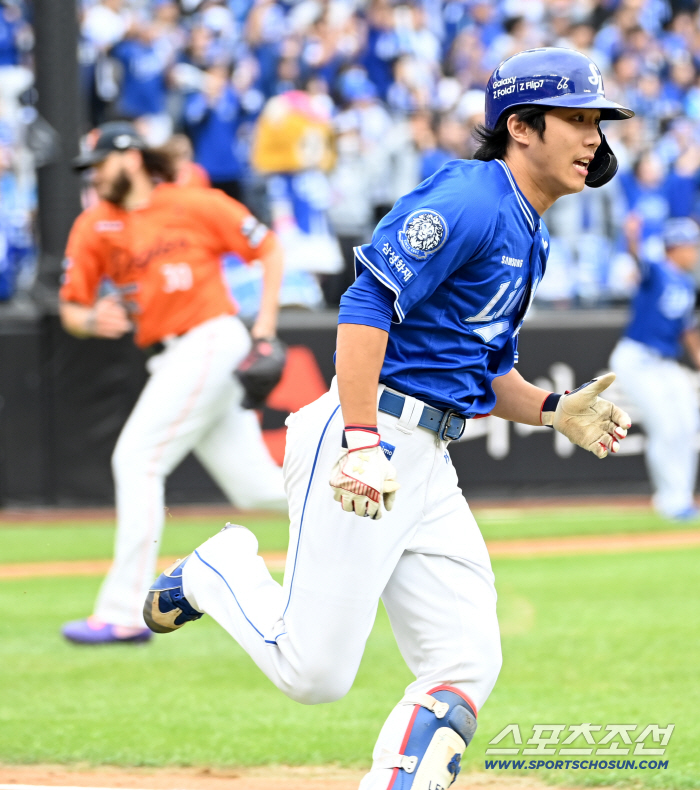  Lee Jae-hyun explodes into a two-run double first