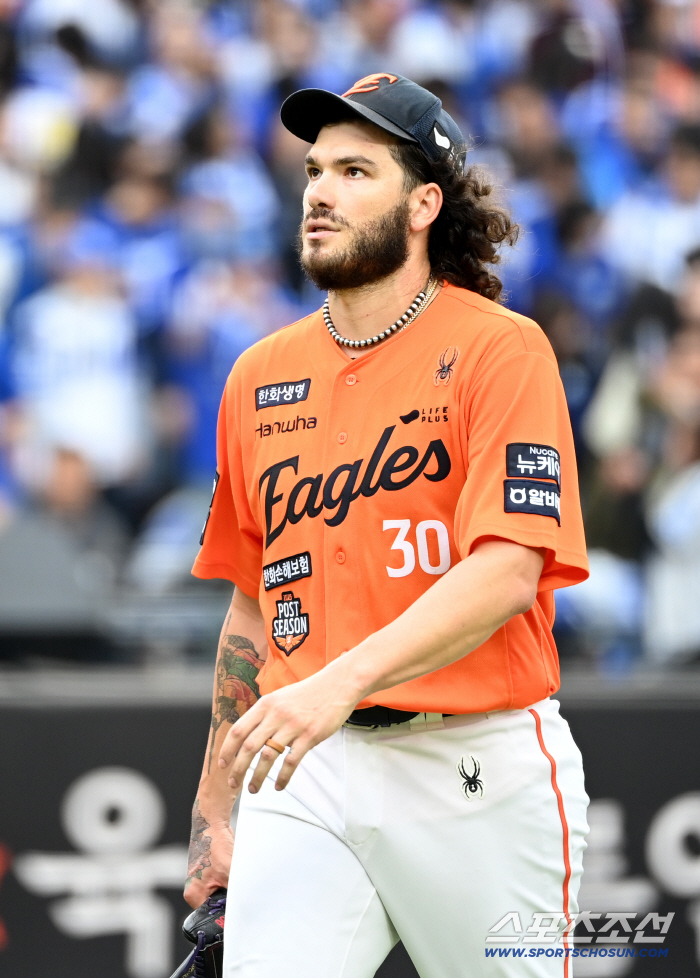  Ponce allows a 5-5 tie in the third inning