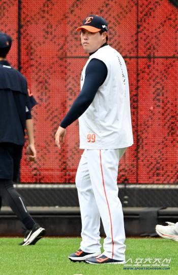  Ryu Hyunjin is in good condition