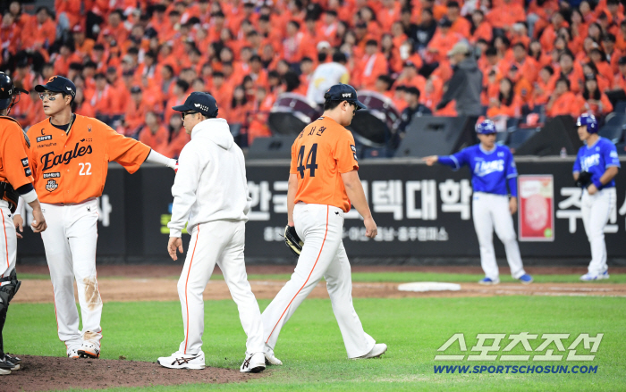  Seohyun Kim failed to protect the mound and was forced to quit