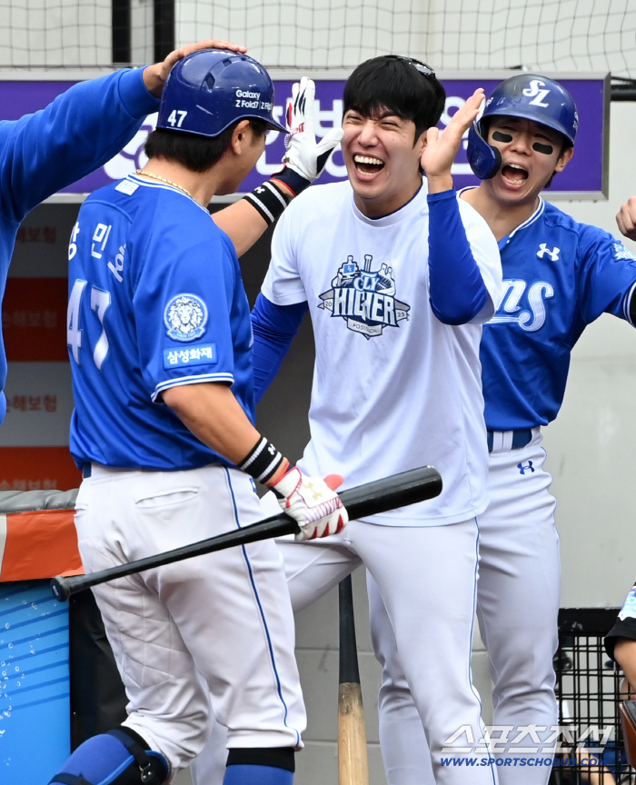  Won Tae-in and Kang Min-ho burst out laughing