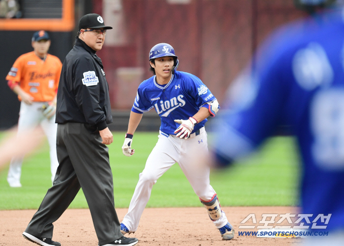 Ponce may be hit by a three-run hit in the second inning, but he can't play like this in a big game 