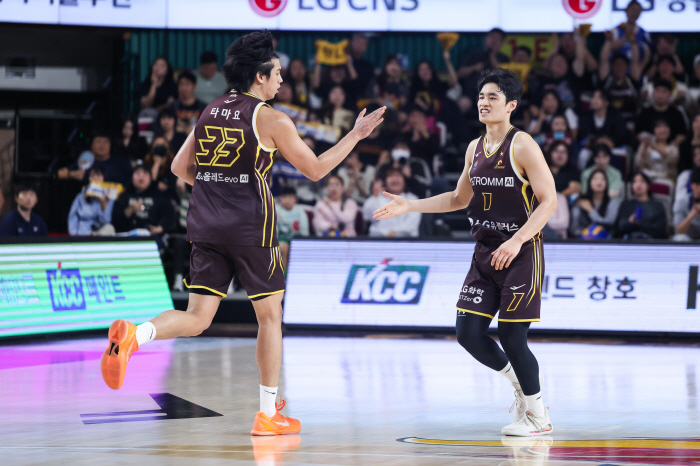 Solver Kim Sunhyung finished it KT's Thrilling Turnaround Win Over Korea Gas Corporation...Gas Corporation, which lost to 6568, has lost six games in a row