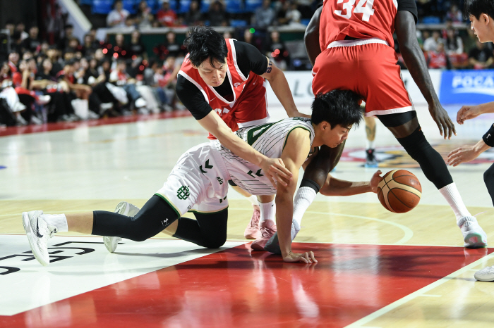  19P15R, field-fighting rate of only 32%. Jamil Warney like a cuckoo. SK 81 to 66 DB to be defeated. There were separate main characters who escaped four consecutive losses