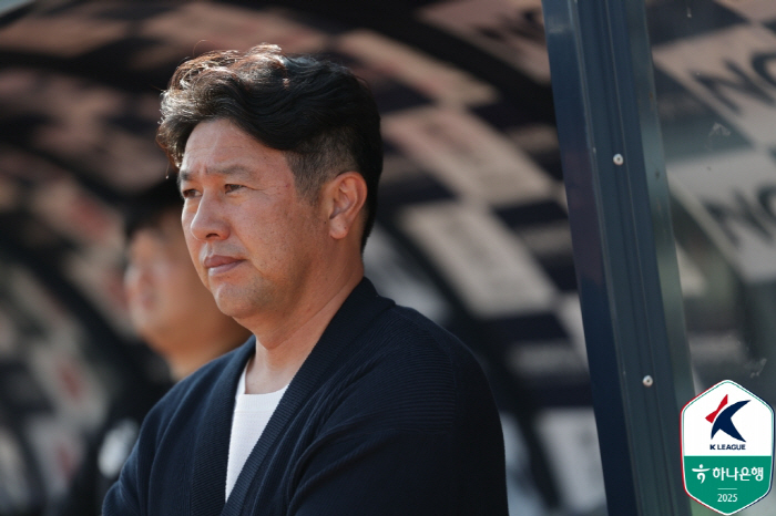 If manager Kim Do-kyun's smile is like this, he can chase third place, it's possible. 