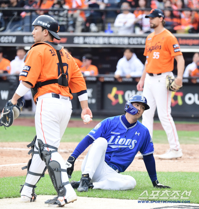 Is it Koo Ja-wook's fault or the coach's fault for failing to stop Hanwha's breath? 