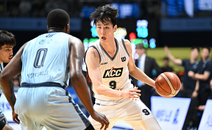 Huh, another net shot → 22 mistakes Busan KCC is still strong, catching Sono 6458 and winning 4 consecutive games leading the way