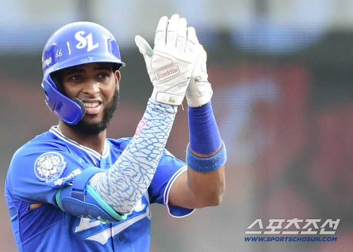  Diaz's come-from-behind RBI double to turn the game around in the third inning