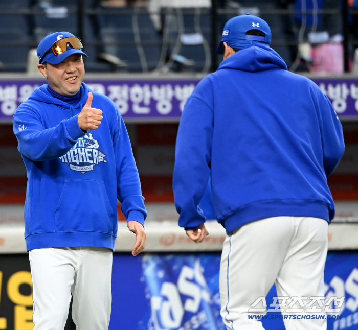  Director Park Jin-man, give Choi Wontae a thumbs up