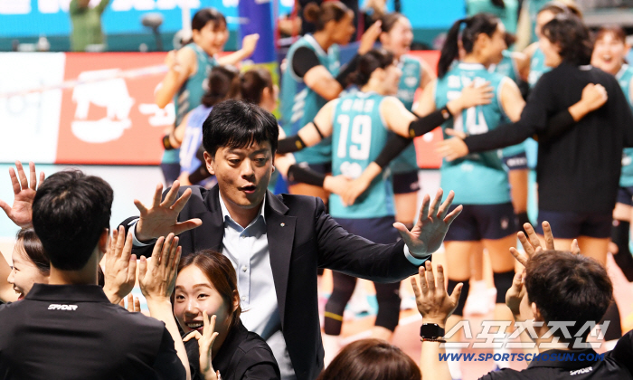  GS Caltex coach Lee Young-taek caught IBK