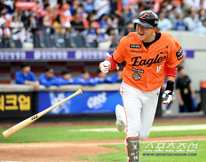  Ha Joo-seok, hit by a hit, bash toward the dugout!