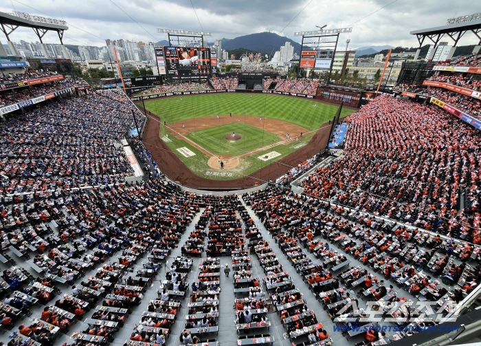  Hanwha Samsung PO 2nd round, Daejeon Ball Park full crowd
