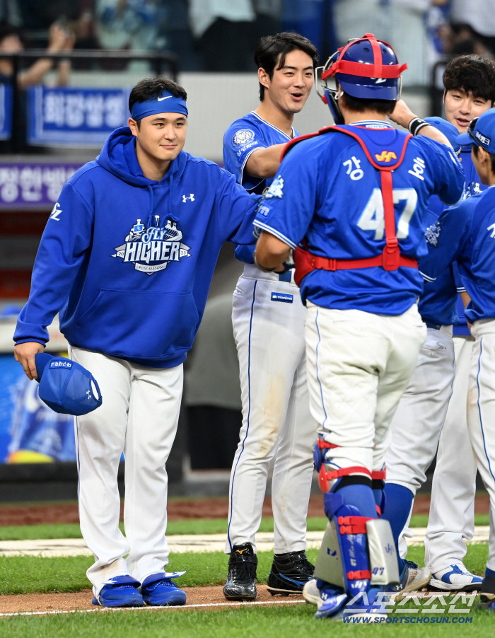  It's all thanks to Choi Wontae who welcomes Kang Minho