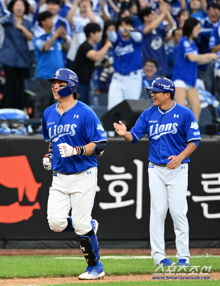 Kang Min-ho renews PO's oldest home run!