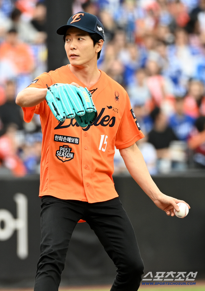  Kim Jaewook's sharp left hand pitch
