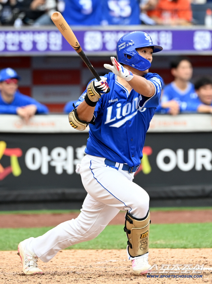  Kim Tae-hoon has three hits