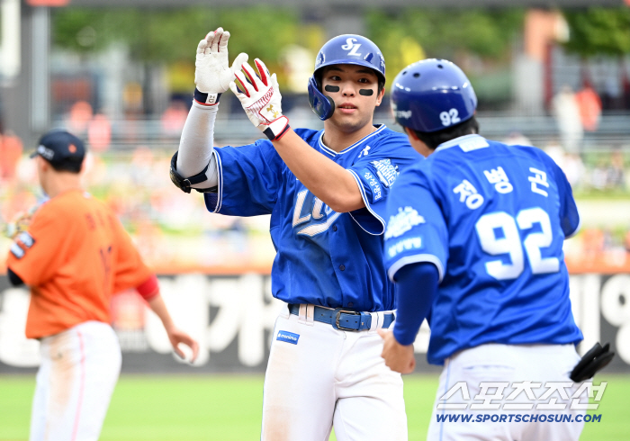  Kim Young-woong, two-run timely hit, good!
