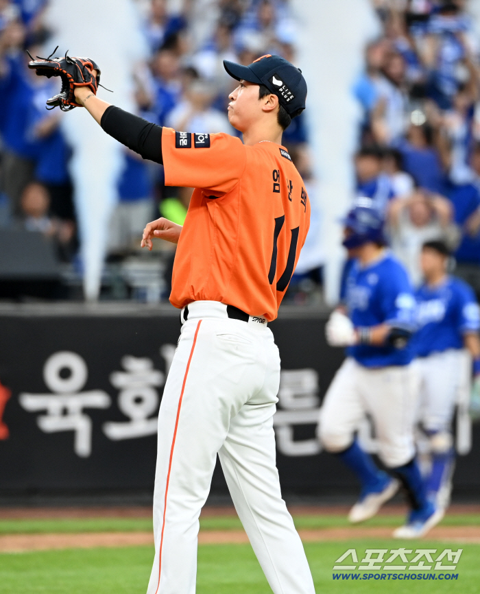  Um Sang-baek allows Kang Min-ho to make a two-run shot