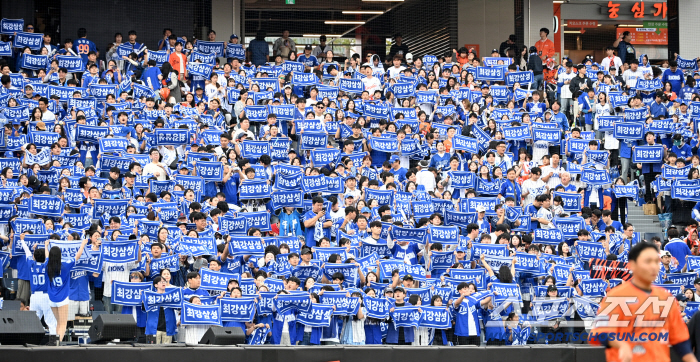 Samsung Hanwha Blue Orange War, 2nd PO Game Sold Out, Samsung Hanwha Baseball Fans Enjoy Fall Baseball 