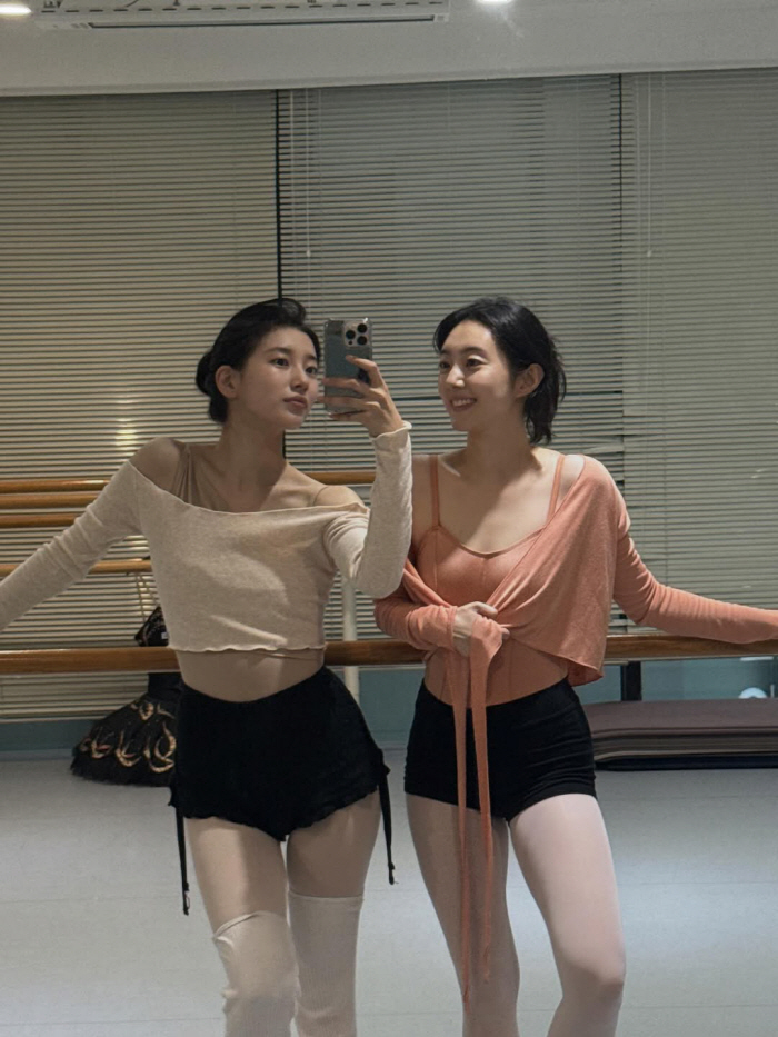  Suzy, 94th generation Park Se-wan and a straight mirror selfie