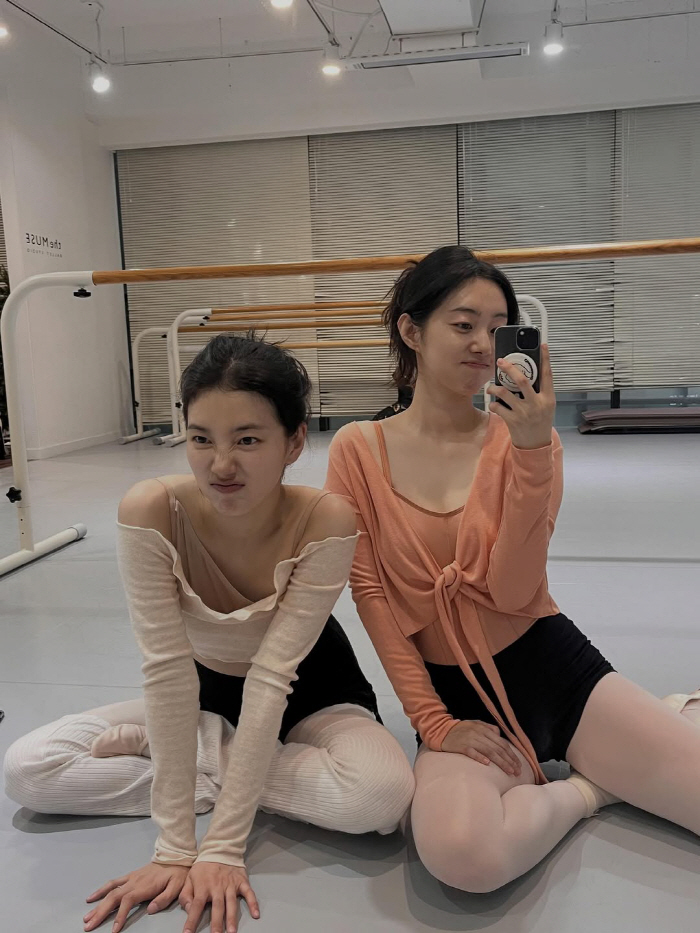  Suzy, 94th generation Park Se-wan and a straight mirror selfie