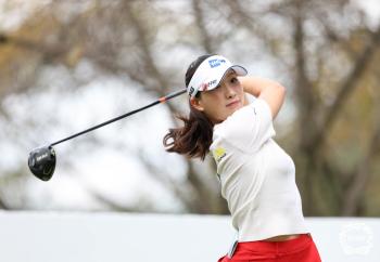 Yoomin came to my room... The luck of going straight to the LPGA is Lee Yu-lin, the queen of tears for a national senior, beat a veteran with 10 wins after the 5th playoff and won her first championship since debut (Sang Sang-in, Hankyung Wownet Open)