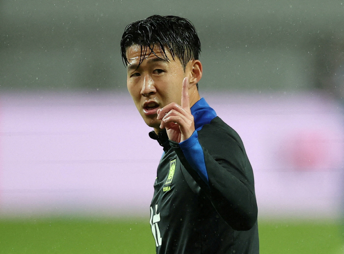 You had a hard time without me, right? Son Heung-min, who broke the balance of zero, scored his 9th goal in the league, and scored again. → In the 10th lead in the first half