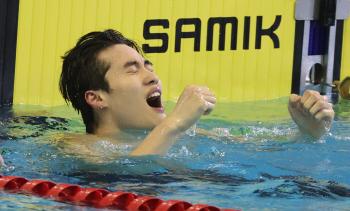 143.92 Undaunted Hwang Sun-woo Breaks Sun Yang's Record In 8 Years! The athlete's first 43-second feat!