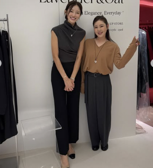 35-year-old Seo White made a big hit in business. ♥ Lim Chang-jung also went to the department store to assist