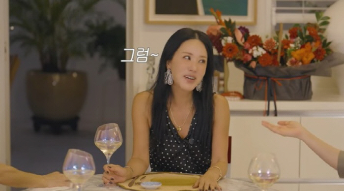 56-year-old Uhm Jung-hwa, 'Looks are the top priority, younger of course, I like it'...Reality unnie's honest talk