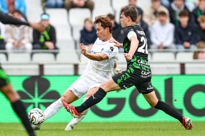 Are you watching Stuttgart, Oh Hyun-kyu scored the highest score of the season → again with one-man show with one goal and one assist against Bruges...Evolve into a beautiful woman