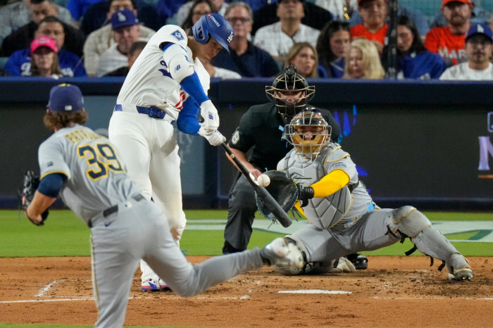 The energy of the universe is driven to the castle Toronto's eventual counterattack, and Seattle's Game 7 match. Only the Los Angeles Dodgers, which have advanced to the World Series with four consecutive wins, are smiling