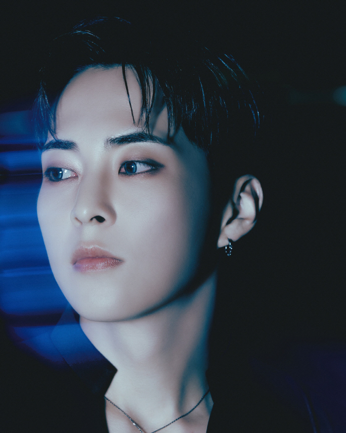 EXO’s Xiumin Returns With Fiery Energy in New Digital Single ‘Overdrop’