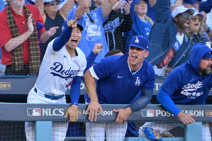 Good luck. At this rate, Kim Hye-sung, the head of the LA Dodgers' bench cheering squad, will join the training to prepare for the World Series. Should I perform in the World Series after BK