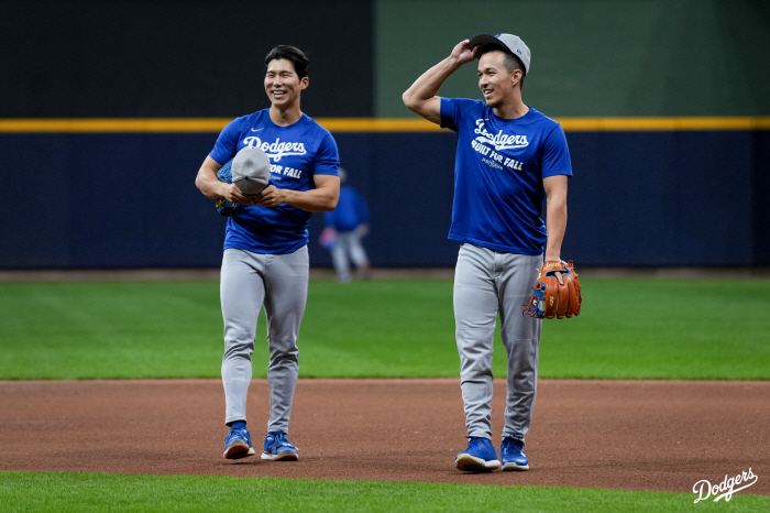 Good luck. At this rate, Kim Hye-sung, the head of the LA Dodgers' bench cheering squad, will join the training to prepare for the World Series. Should I perform in the World Series after BK