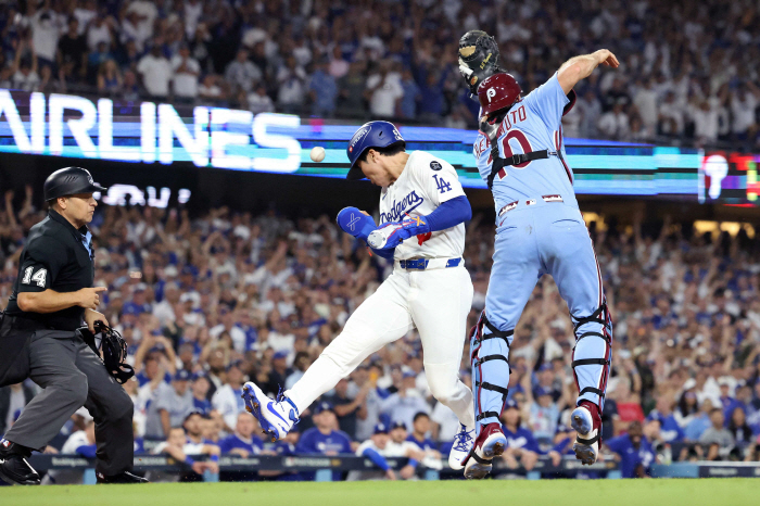 Good luck. At this rate, Kim Hye-sung, the head of the LA Dodgers' bench cheering squad, will join the training to prepare for the World Series. Should I perform in the World Series after BK