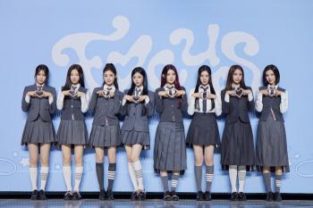 Hearts to Hearts First Mini Album, Showing You More Growth...an album with a clear color