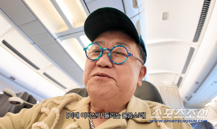 An inconvenience to a child who cries on a plane? Lee Yong-sik (73), a five-month-old granddaughter, really sympathizes with her first trip