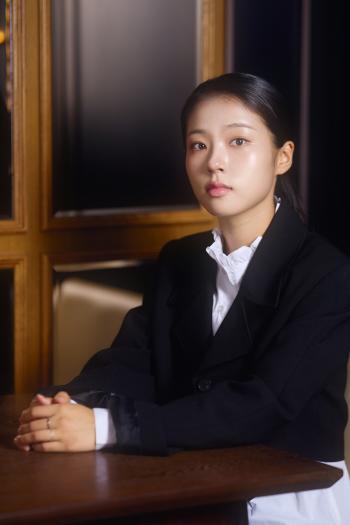  Seo Subin, the owner of the world, is so into kissing scenes and racy things that he looks for reference