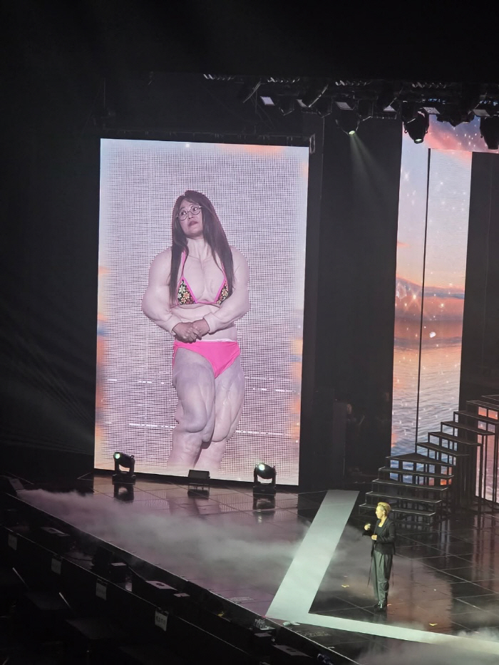 Is it Kim Sook and Song Eun? Bikini Muscle Body Showing Off The Shock Never Goes Away