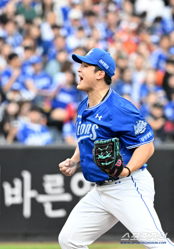Kang Min-ho, who responded with a two-run shot to Choi Won-tae's perfect pitch of one run in seven innings thanks to you, shared the joy of victory and a hot hug