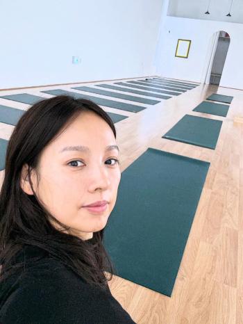 Lee Hyori is doing yoga with a fart? Stay cool...Another review