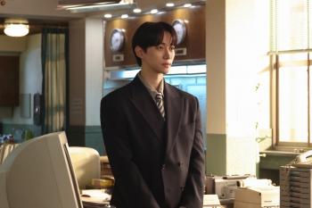 Lee Junho is Lee Junho..Typhoon Commercial Corporation's action wave boss man starts the typhoon's box office