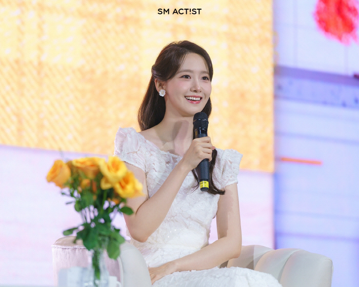 Yoona Proves Global Star Power With Heartfelt Vietnam Fan Meeting